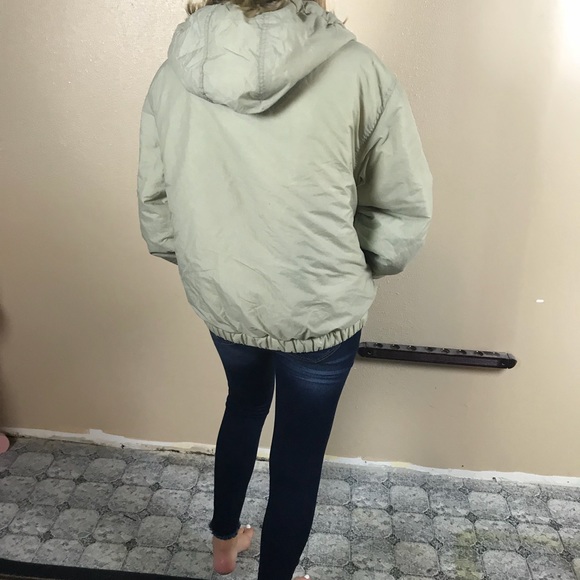 tan vintage windbreaker - Picture 2 of 3